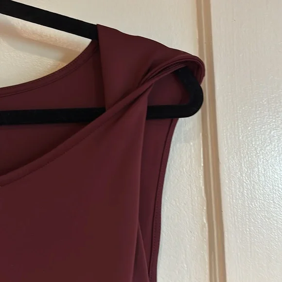 Good American, 4X nylon spandex maxi dress in Burgundy. Sleeveless back slip. - Picture 3 of 7